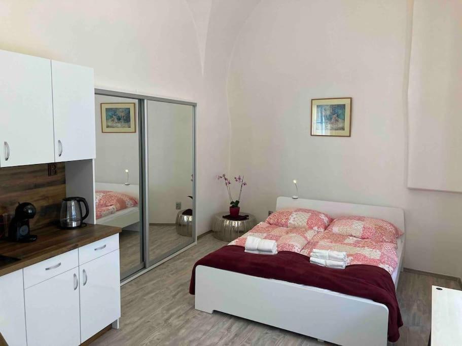 Studio In Gothic House, 50M To The Old Town Square Prága Kültér fotó